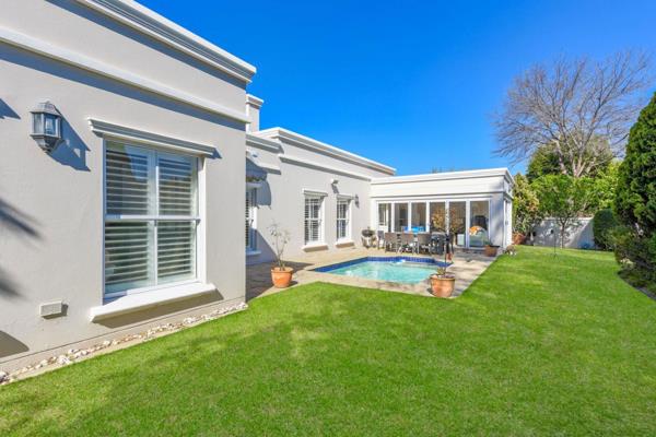 An exquisite light and bright free-flowing internal cluster for all those discerning Buyers.  
The welcoming entrance hall leads ...