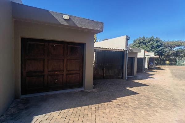 For sale!
3 Bed, 2 Bath Townhouse situated in lovely Erasmusrand, Pretoria. Tenant secured, to be taken over for investment purposes ...