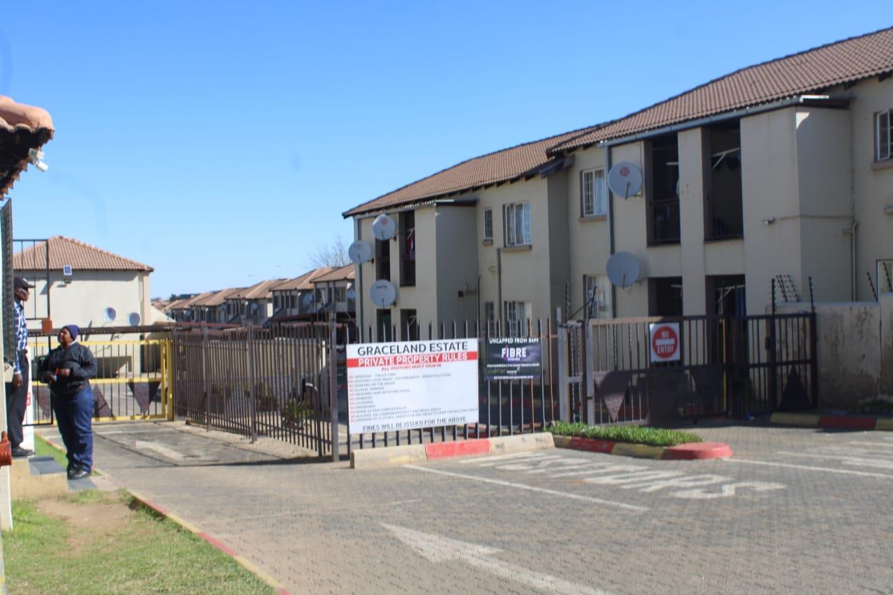 Apartment / flat for sale in Germiston South P24113763504
