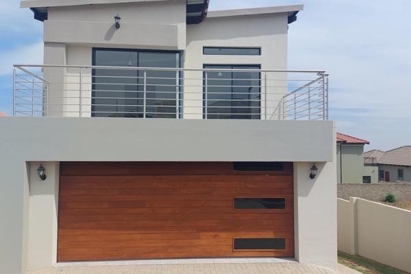 Newly constructed 4-bedroom residence now available for Rent in a highly sought-after community.

Features include:

Ground floor:
- ...
