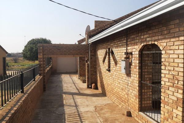 This family home in  Soshanguve Bock HH, is on the market. 

The large family home has the following features :
Three(3) Bedrooms ...