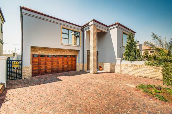 OUR LISTING - EXCLUSIVE TO REMAX DAZZLE

Young Executive Cluster Home at 50 Albrecht ...