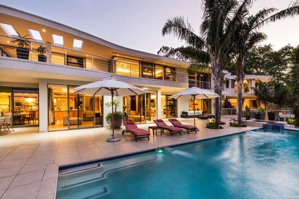 SOLE AND EXCLUSIVE MANDATE

This luxurious home is set on one of the most prestigious roads in Bishopscourt. This exceptional property ...