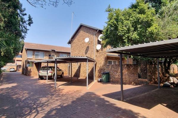 Lovely garden unit walking distance from University of Pretoria.

2 Bedroom 
1 ...