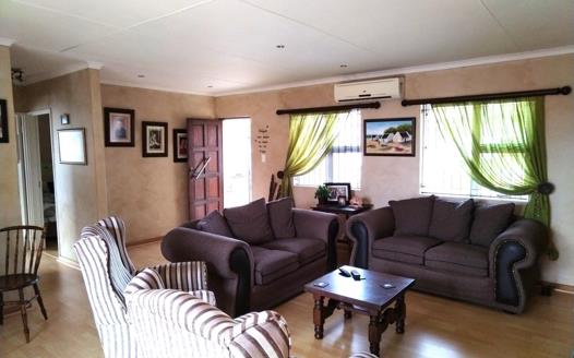 3 Bedroom House for sale in Vredenburg