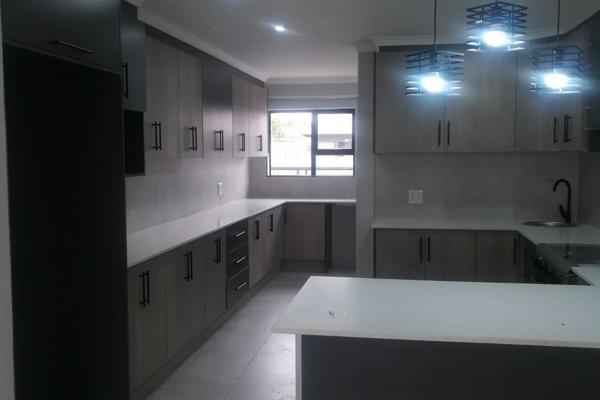 ?? Move in &amp; stay! ??

Looking for a beautiful, modern and comfortable home? Look no further! ?

This stunning unit offers 3 ...
