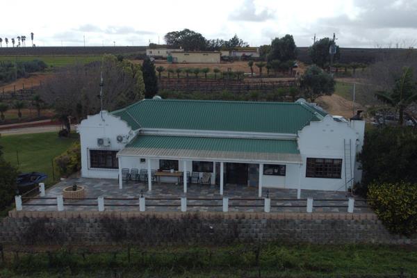 Located on the Olifants River wine route, this top producing wine farm is now for sale.
Situated on the banks of the Olifants River at ...