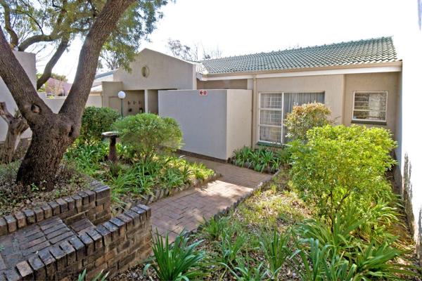 SOLE MANDATE This classic home nestled in the heart of Lonehill epitomises classic, timeless elegance.

A covered entertainer&#39;s ...