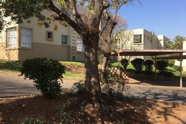 Two-bedroom unit in pristine condition in a well-managed security complex in Edenvale. 
It has 1 bathroom, a modern kitchen and tiled ...