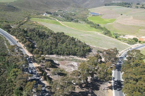 Just outside Hermanus, there is a  beautiful valley with a road running through it; they call it Hemel-en-Aarde. 

In a country full of ...