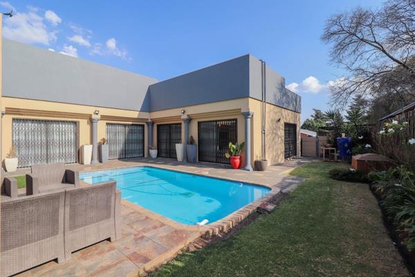 A lovely property situated in the suburb of Brackendowns in Johannesburg.


This home ...