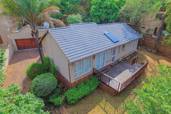 The lovely family home is situated in a boomed off area in the suburb of Bassonia.

This ...