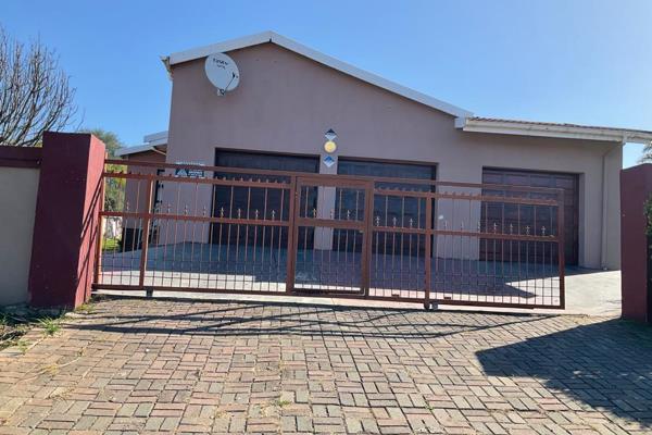 Sizwe Mlungwana Properties is introducing this lovely home that is situated in a quiet street.

This property boast 4 bedrooms, 3 ...