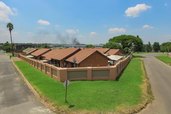 Lovely 2 bedroom, 1 bathroom unit for lease in Lilianton, Boksburg.

Open plan kitchen / lounge leading to a private ...