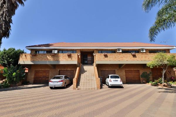 This well built &quot;prime location&quot; face brick premises is situated on the busy street of South Rand Road, Linmeyer which is ...