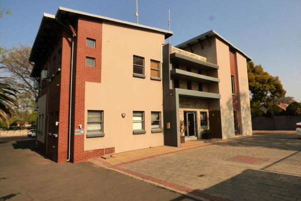 Commercial double storey office block situated in the popular busy Pretoria Road, Rynfield.

Stand size 1983 sqm.
Building size 600 ...