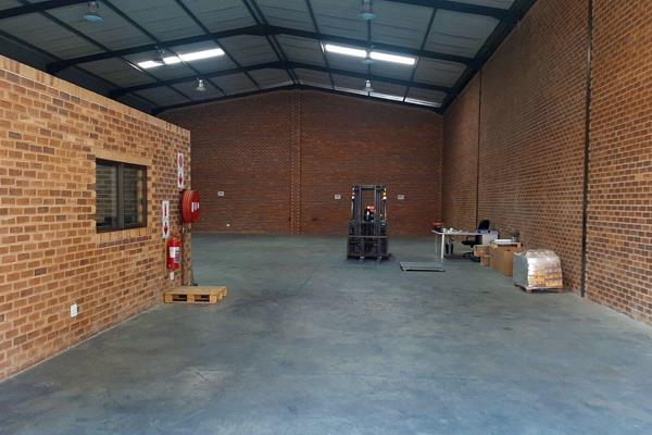 Are you in search of an A-grade mini industrial unit in Pomona? Look no further! This 530 sqm gem is ideal for light industrial ...