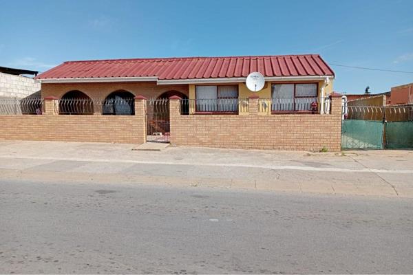 Looking for Investors on this low maintenance face brick house consisting of 12 rooms in total. Two houses for the price of one. The ...