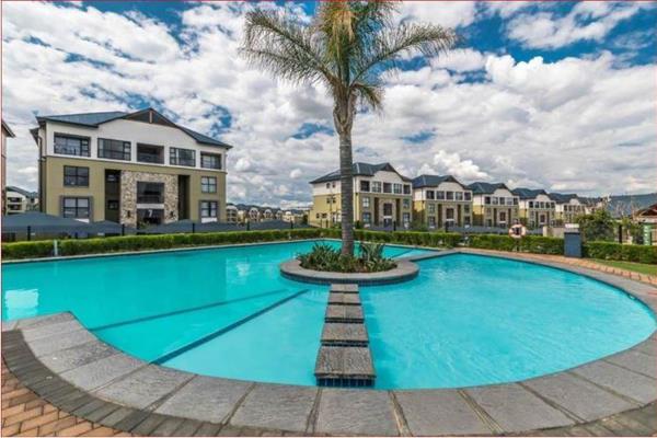 This modern 3-bedroom 1st floor unit  in a  modern lifestyle estate in Waterfall, Midrand.

Excluding  Effluent

The secure estate ...