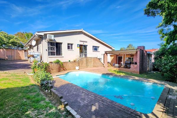 This spacious home offers:

4 Bedrooms (3 with built in cupboards) and two with aircons. ...