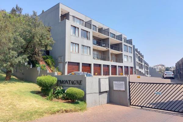 Experience modern living in this spacious 2 bedroom, 1 bathroom apartment located in a peaceful complex in Northcliff. The apartment ...