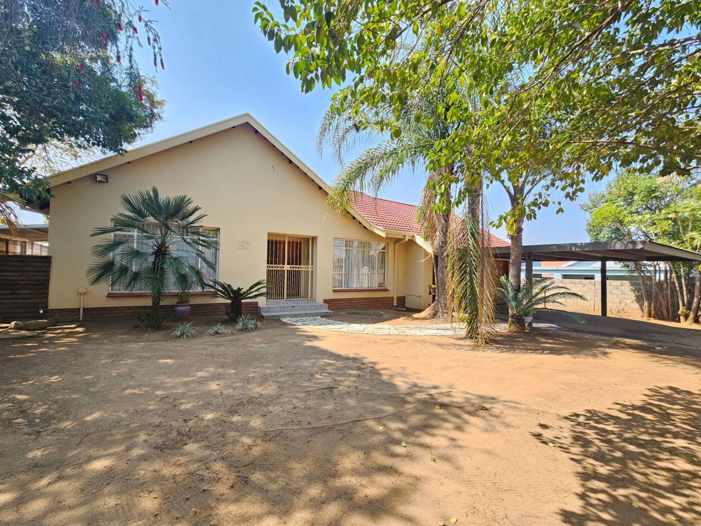 4 Bedroom House for sale in Pioneer Park P24113336319