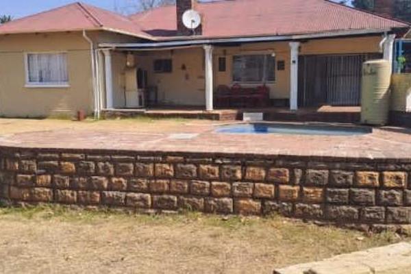 Spacious family home!
This family home situated in the leafy suburb of Daggafontein offers 4 spacious bedrooms, bathroom, lounge and ...