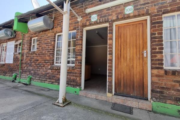 Bachelor Flat to let in the Palmietfontein Area. 

Available Immediately for occupation 

Open planned kitchenette and bedroom. The ...