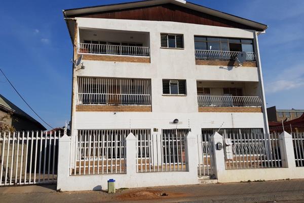 Close to schools, shopping center and public transport.
Lounge
Kitchen
1 bedroom
bathroom
Secure parking