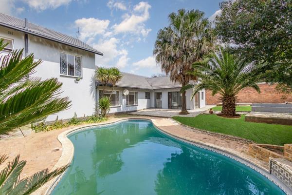 Nestled in the secure Van Riebeeck Mountains Estate - a gated area, this 3-bedroom + ...