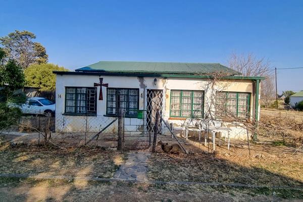 This charming 3 bedroom house is located in the peaceful community in the town of Reddersburg. It offers a comfortable living space ...