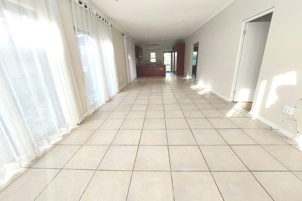 This property offers the following:

* 3 Bedrooms - spacious, built in cupboards in all rooms, laminated flooring, and curtain rails ...