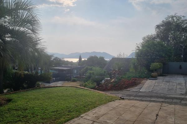 One bedroom cottage to rent with a beautiful view over the dam.  Situated in a small ...