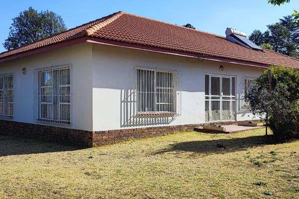 3 Bedroom house for sale in Selcourt

This beautiful and well maintained property is suitable for a family and for someone keen on ...