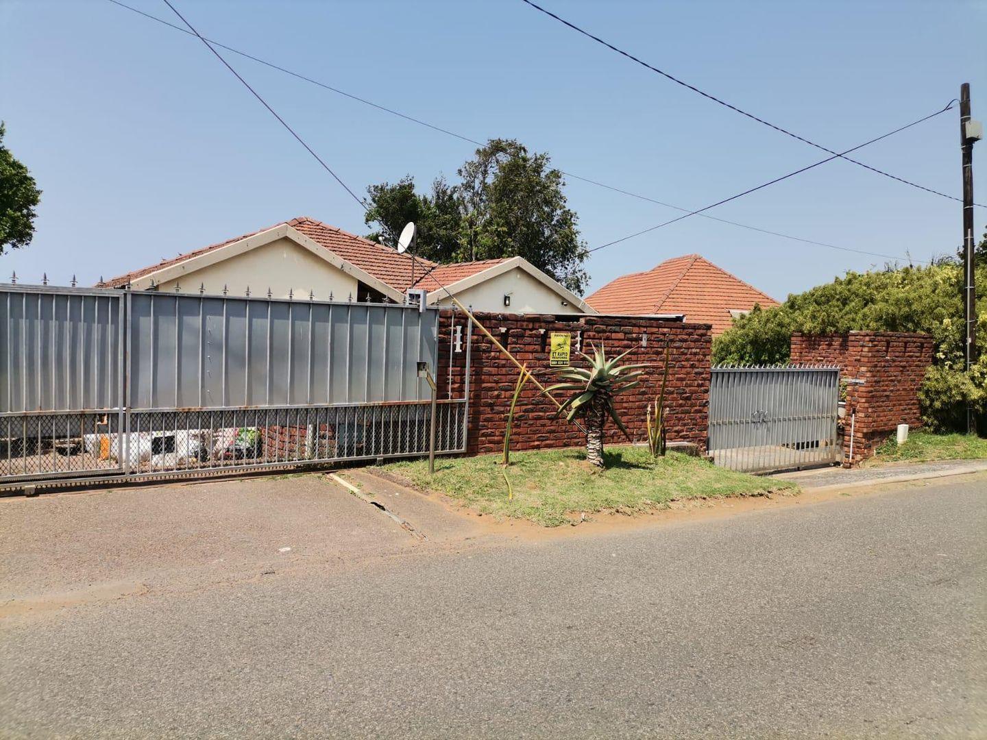 3 Bedroom House for sale in Grosvenor P24111880670