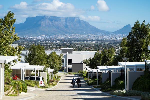 Discover a world of retirement luxury at De Plattekloof Lifestyle Estate. Our exclusive ...