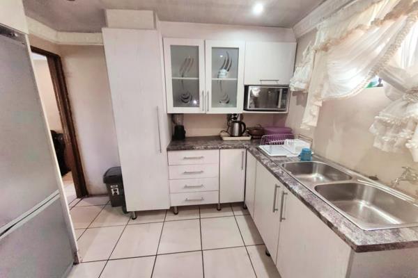 Luthando Gxashe Properties is excited to present this secure 2 bedroom house to the market. It is literally a walking distance to ...
