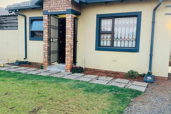 Exclusive full title home, perfect for first time home buyers in a secure area in Andeon with no loadshedding,
a clean design with ...