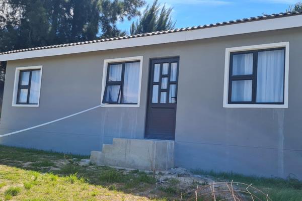 Flatlet situated on corner plot with enough space to build your family home.

Swellendam is situated at the foot of the Langeberg ...