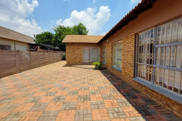 This property is located in a Surburban area within walking distance to a Primary School, Bronkhorstspruit Hospital and the Golf ...