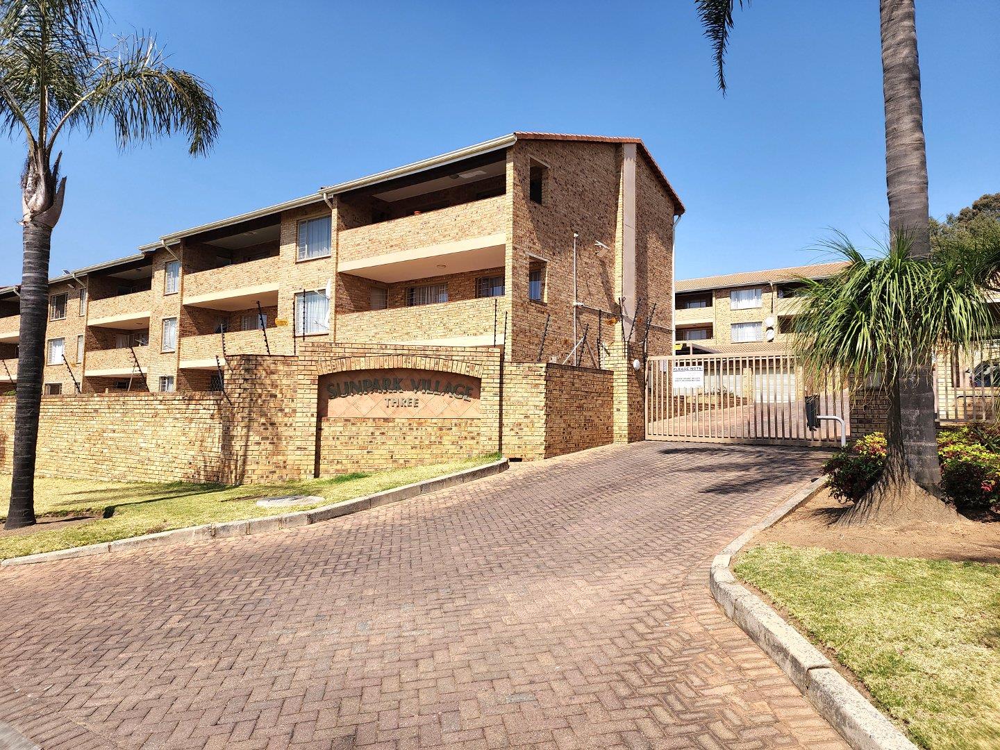 3 Bedroom Apartment / flat for sale in Sundowner - Sunpark Village ...