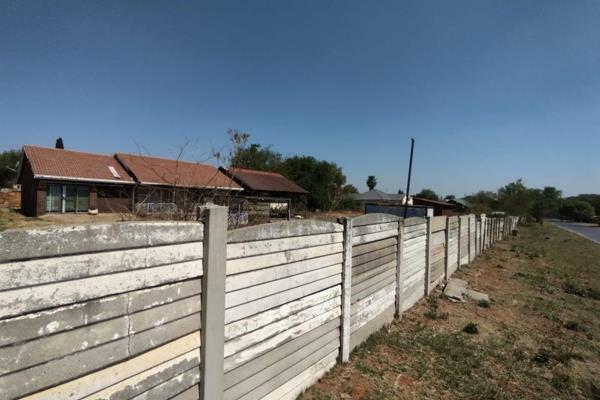 Vacant stand located in Rensburg and is near all essential amenities, this 1190 square meters stand with business rights is ready for ...