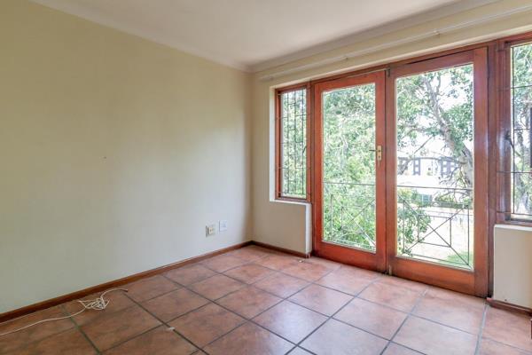 3 Bed Flat Eikenwaters Stellenbosch Central. Walking distance to Campus.