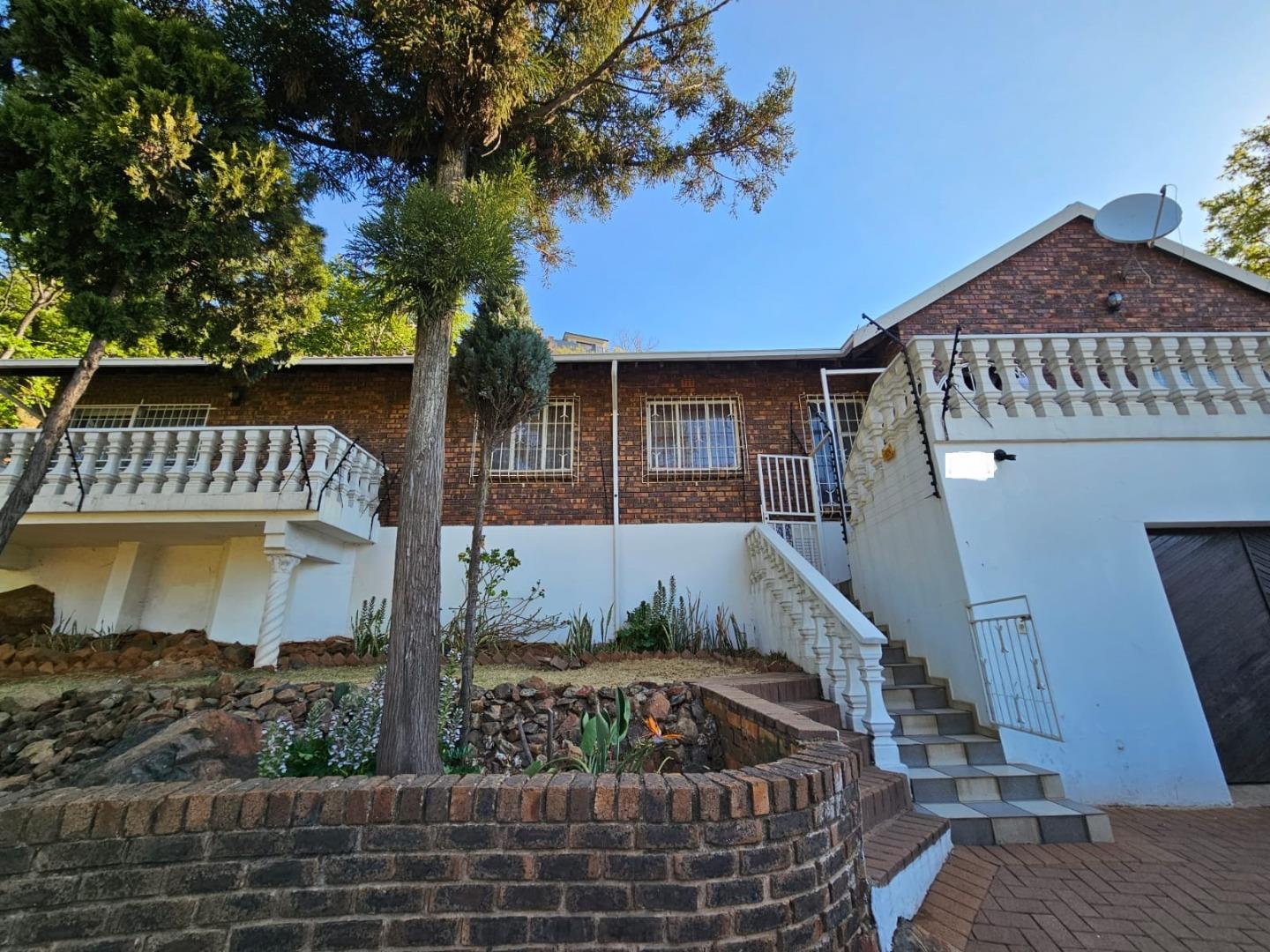 3 Bedroom House for sale in Glenvista P24113356152