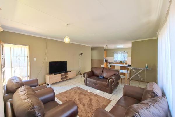 Introducing this charming 3 bedroom townhouse for sale in the sought-after neighborhood of Bendor, Polokwane. Situated in a secure ...