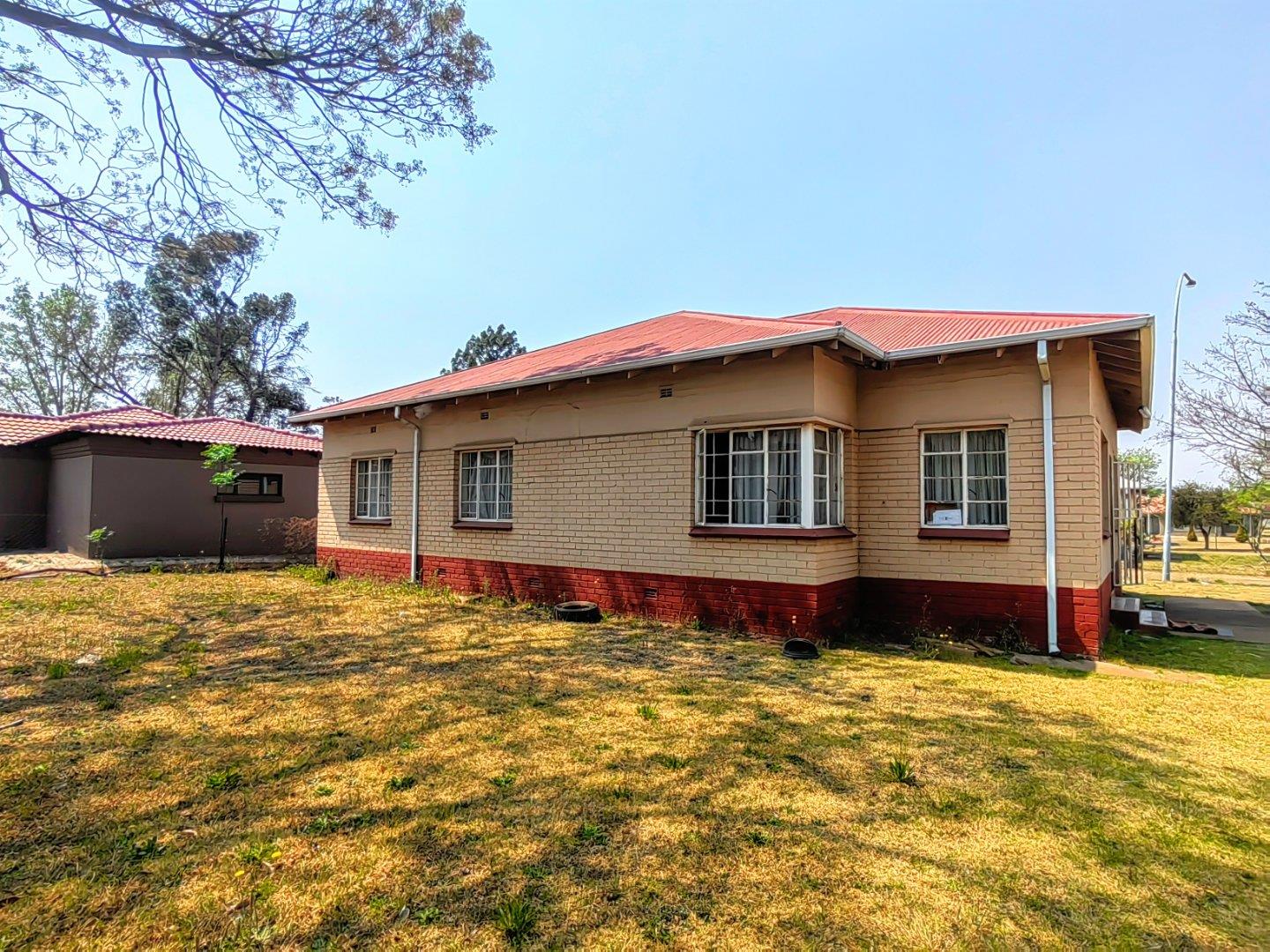 3 Bedroom House for sale in Strubenvale P24113359839