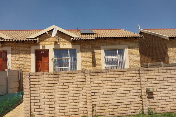 A lovely 2bedroom house is  in a secure complex in Olievenhoutbosch

This lovely 2 ...