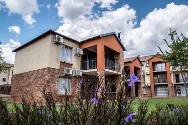 Spacious modern and neat 2 bedroom, 1 bathroom flat FOR SALE in Crystal Waters.
Open-plan kitchen living area.
It is ideally situated ...