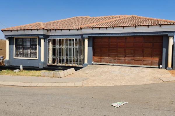 Four-bedroom house for sale in Kaalfontein

It is now a buyer&#39;s market interest rates remain unchanged. 

A well-established ...