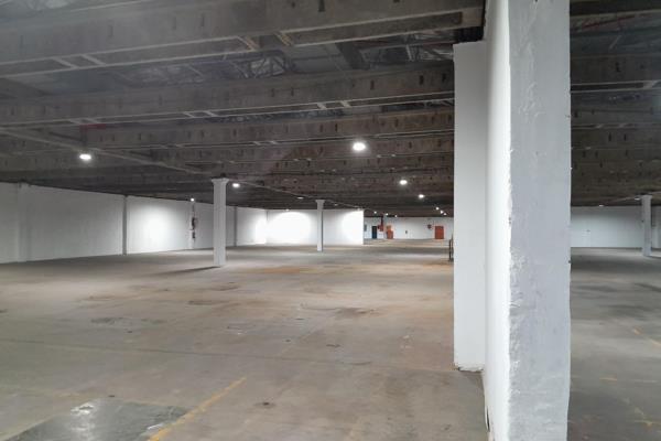 The large 3113 m2 warehouse is ideal for those needing space with easy access and close ...